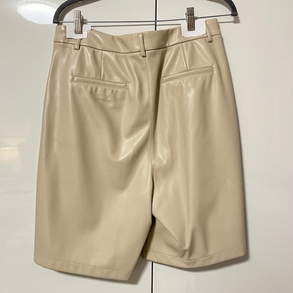 NWOT X REVOLVE House of Harlow 1960 Cream Faux Leather Bermuda Shorts, Size M - Picture 8 of 9